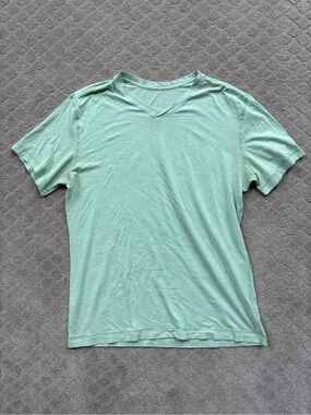 Mens Lululemon Tshirt - size large